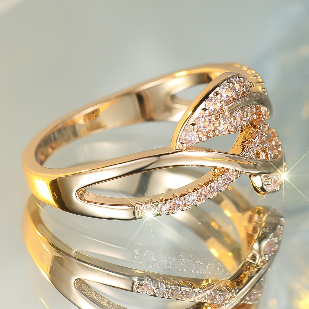 Leaf-Cross Ring Inlaid with Round White Synthetic Zirconia